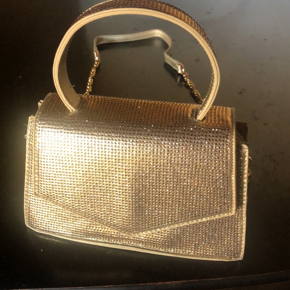 Evening bad of gold glittery pleather with envelope front and magnet closure